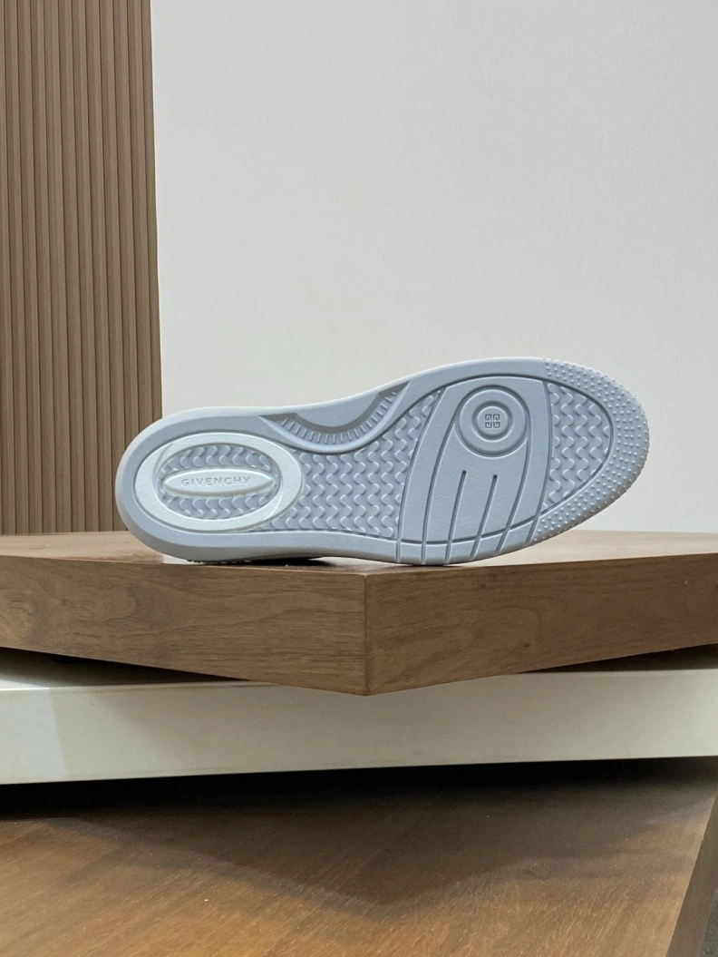 Gxvxnchy Sneakers Unique 151824