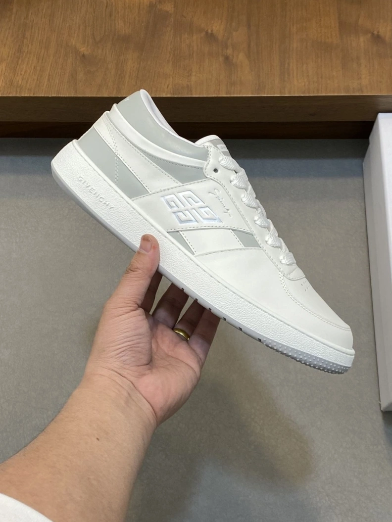 Practical Gxvxnchy Sneakers 151820