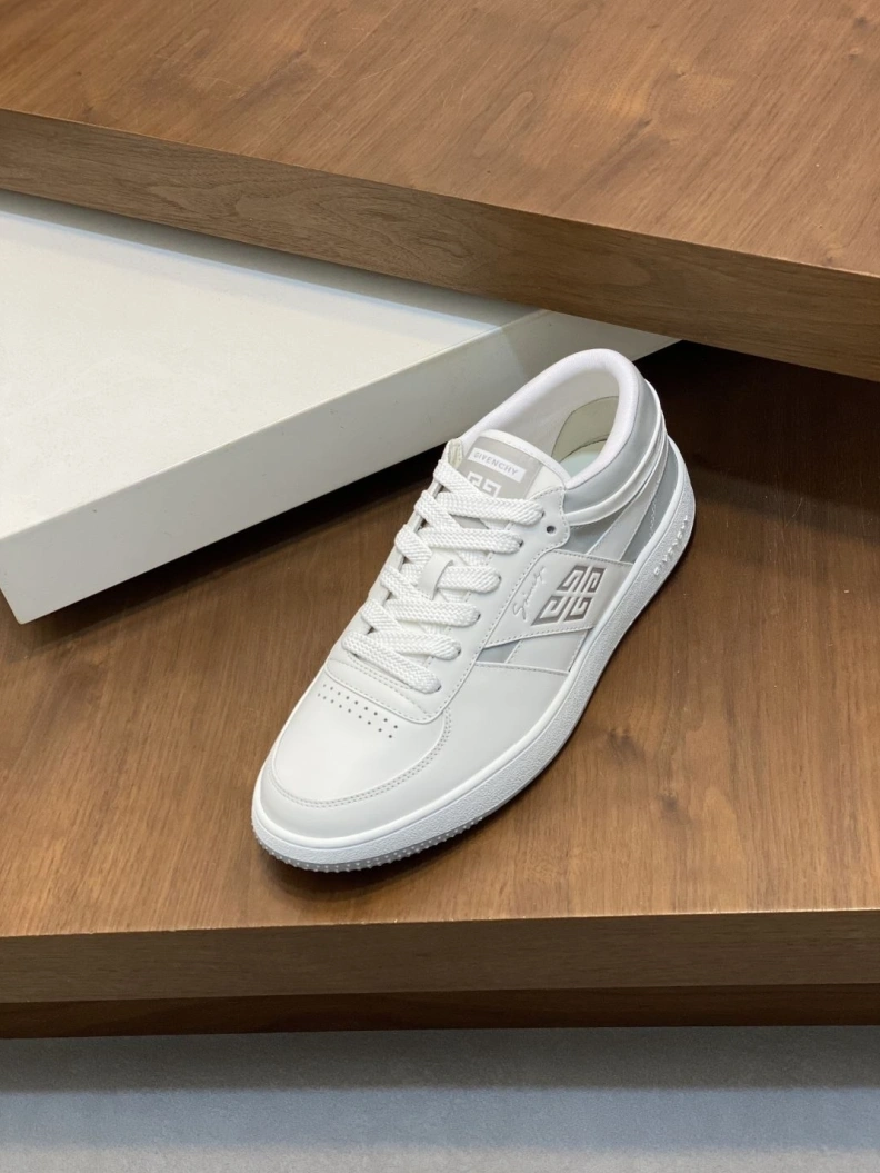 Practical Gxvxnchy Sneakers 151820