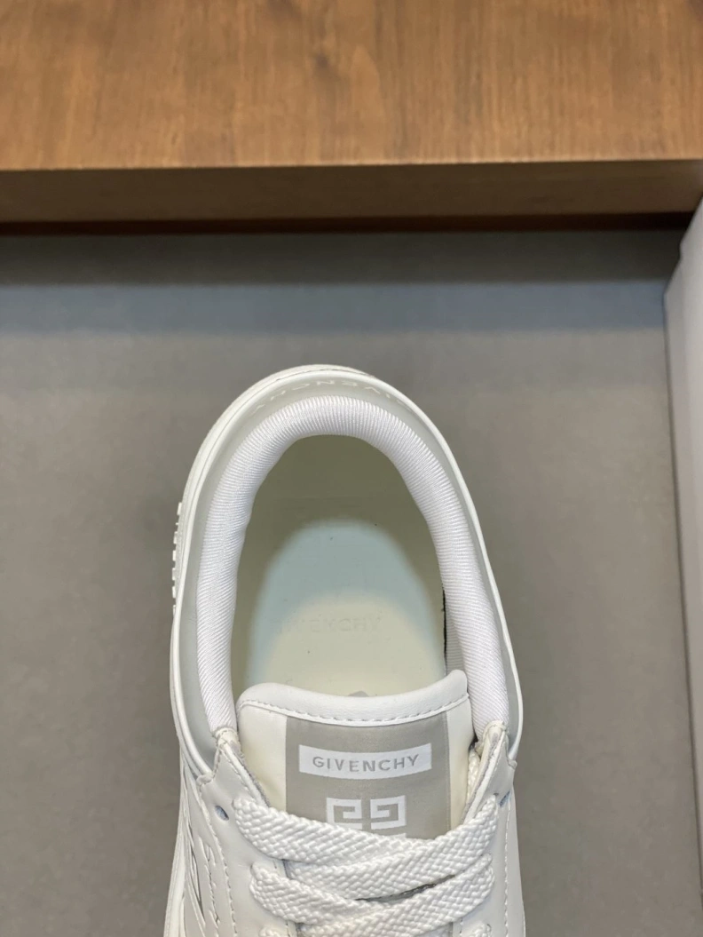 Practical Gxvxnchy Sneakers 151820