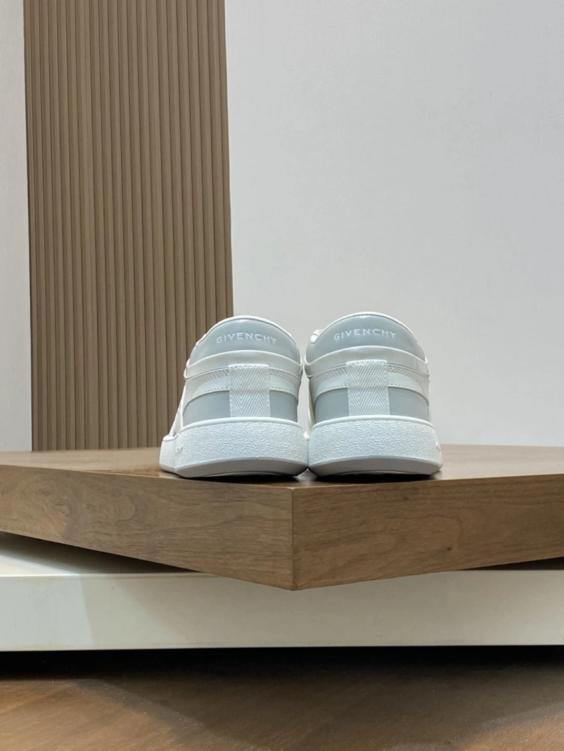 Practical Gxvxnchy Sneakers 151820
