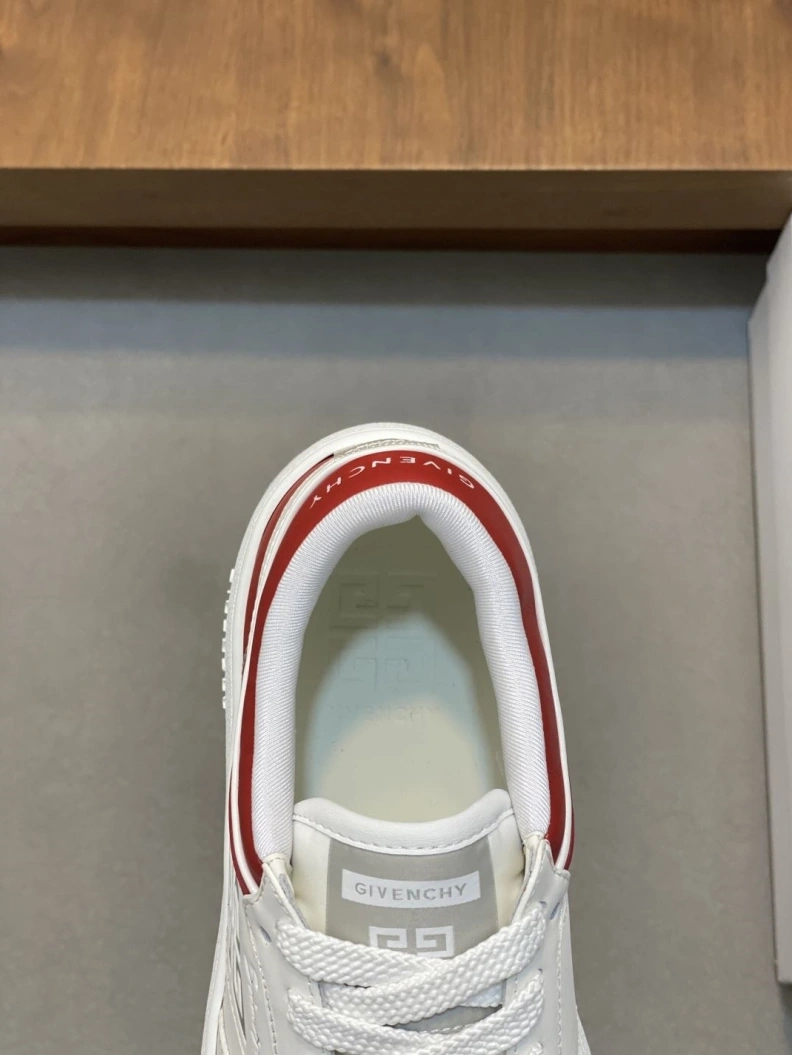 Gxvxnchy Sneakers EyeCatching 151816