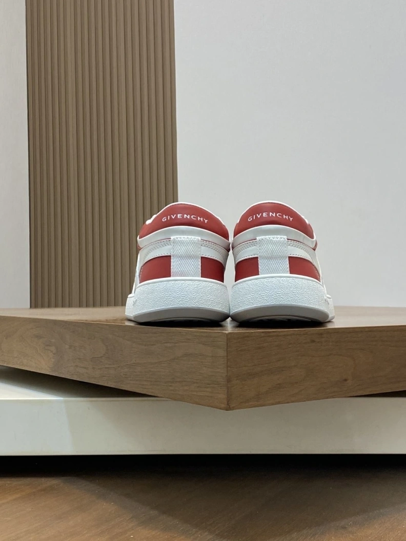 Gxvxnchy Sneakers EyeCatching 151816