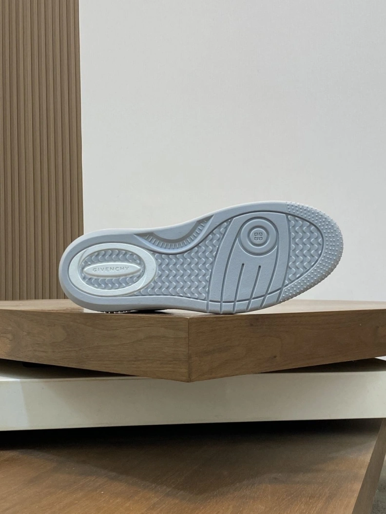 Gxvxnchy Sneakers EyeCatching 151816