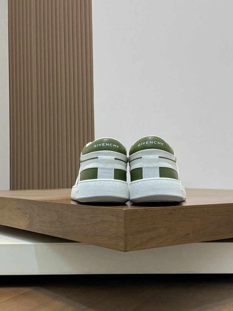 Timeless Gxvxnchy Sneakers 151813