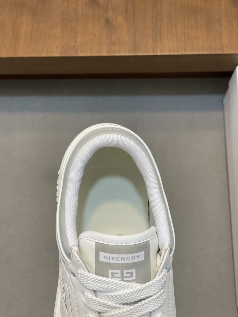Gxvxnchy Sneakers Bright 151812