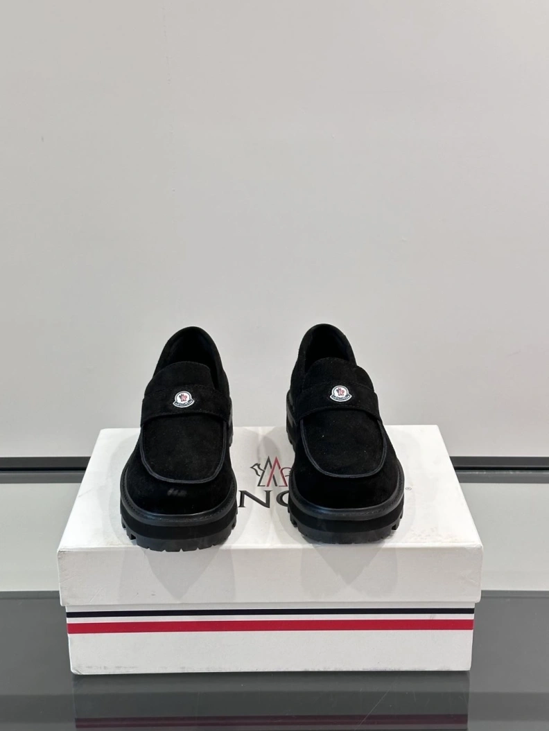 Minimalist Mxnclxr Sneakers 197158