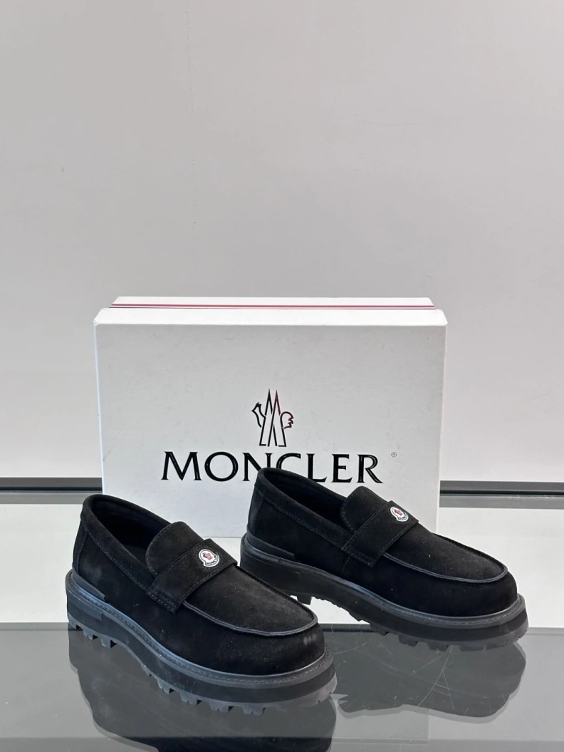 Minimalist Mxnclxr Sneakers 197158