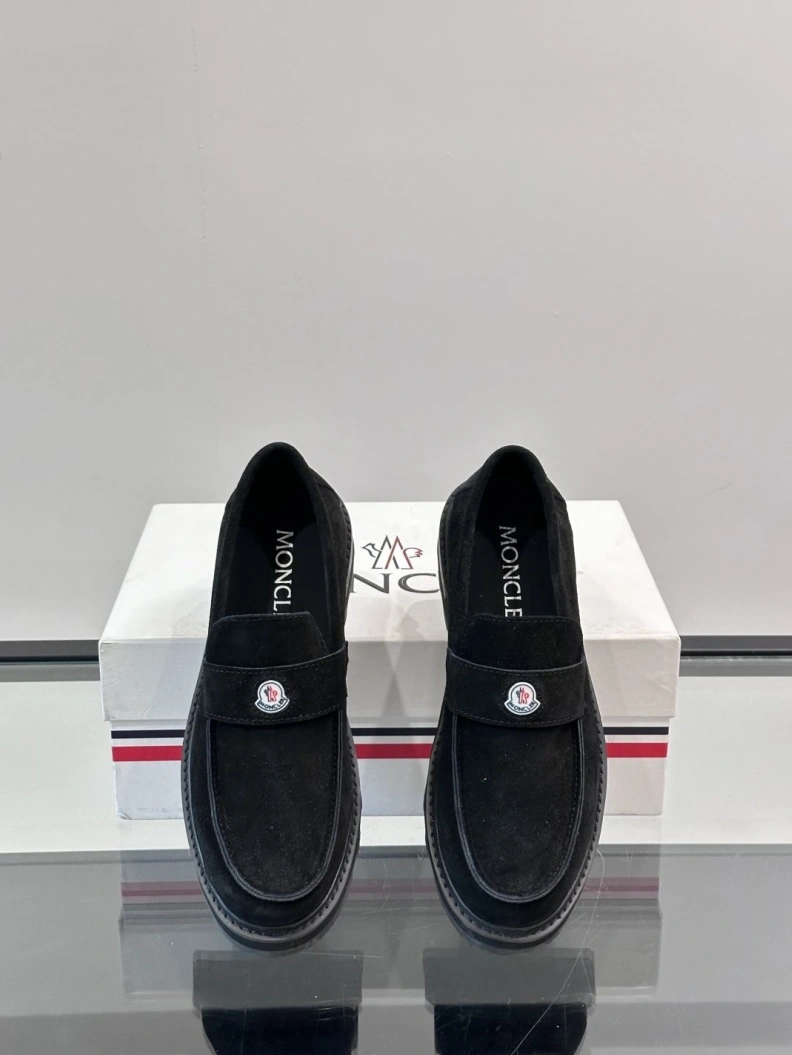 Minimalist Mxnclxr Sneakers 197158