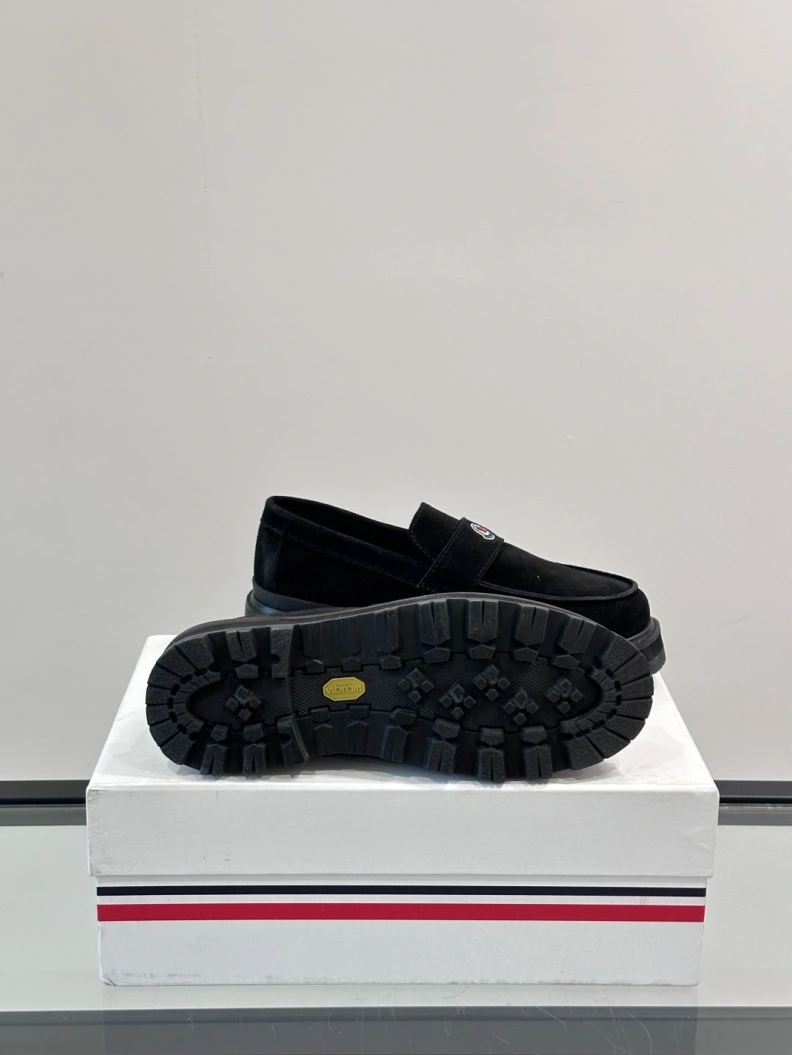 Minimalist Mxnclxr Sneakers 197158