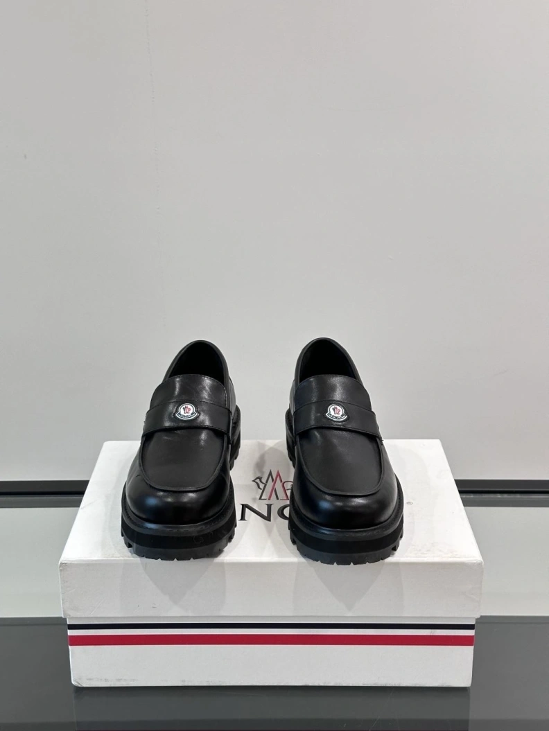 Versatile Mxnclxr Sneakers 197150