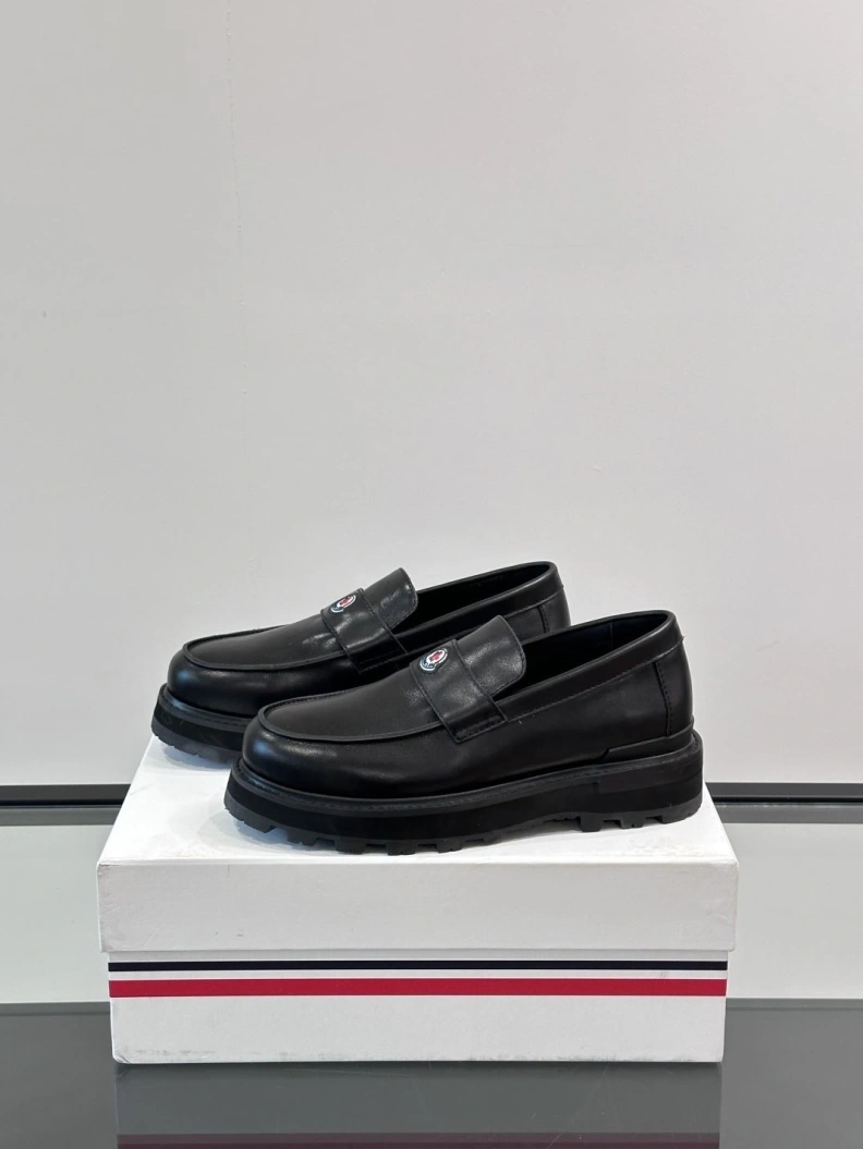 Versatile Mxnclxr Sneakers 197150