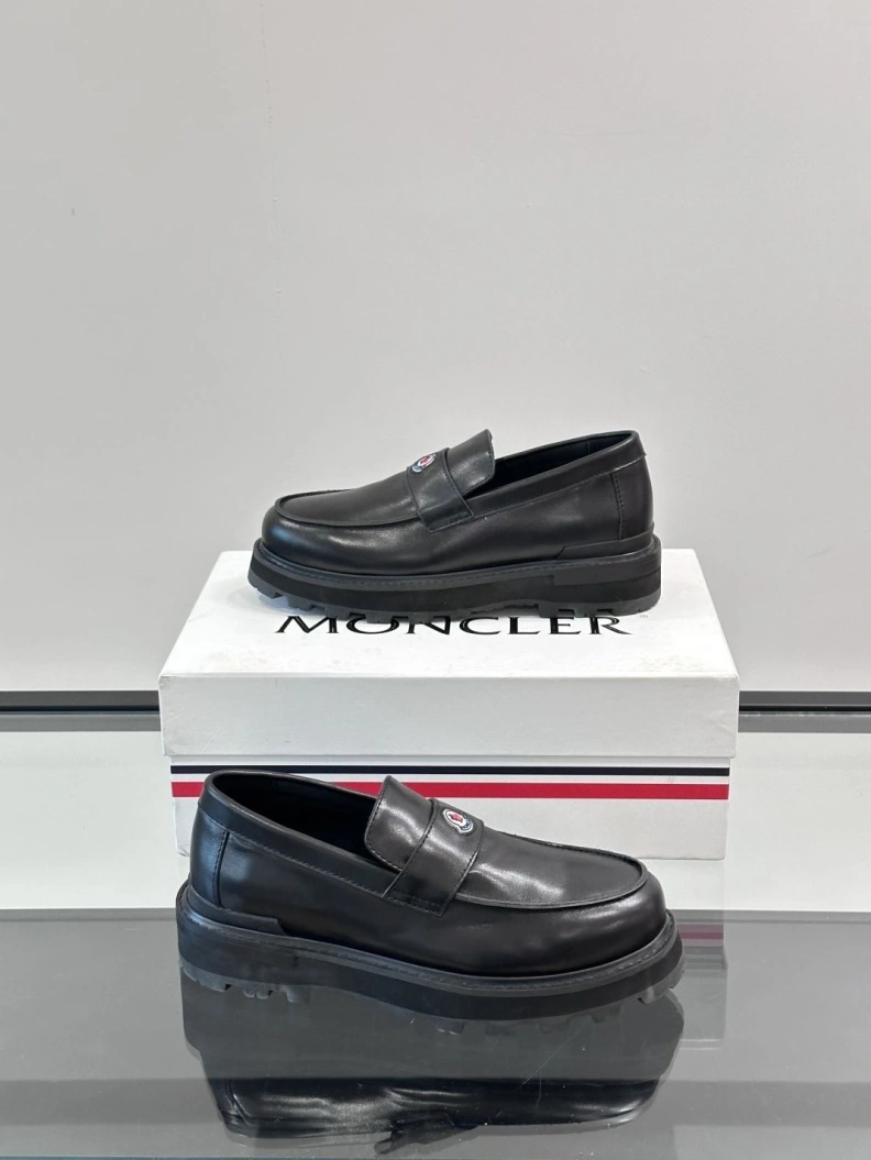 Versatile Mxnclxr Sneakers 197150