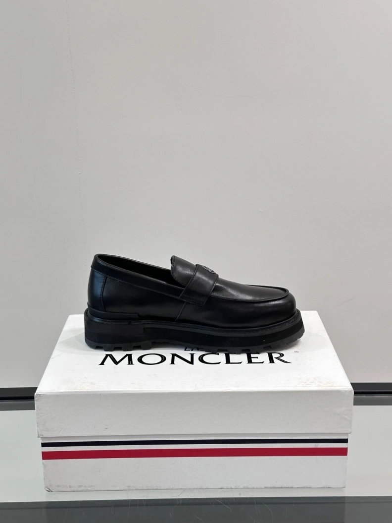 Versatile Mxnclxr Sneakers 197150