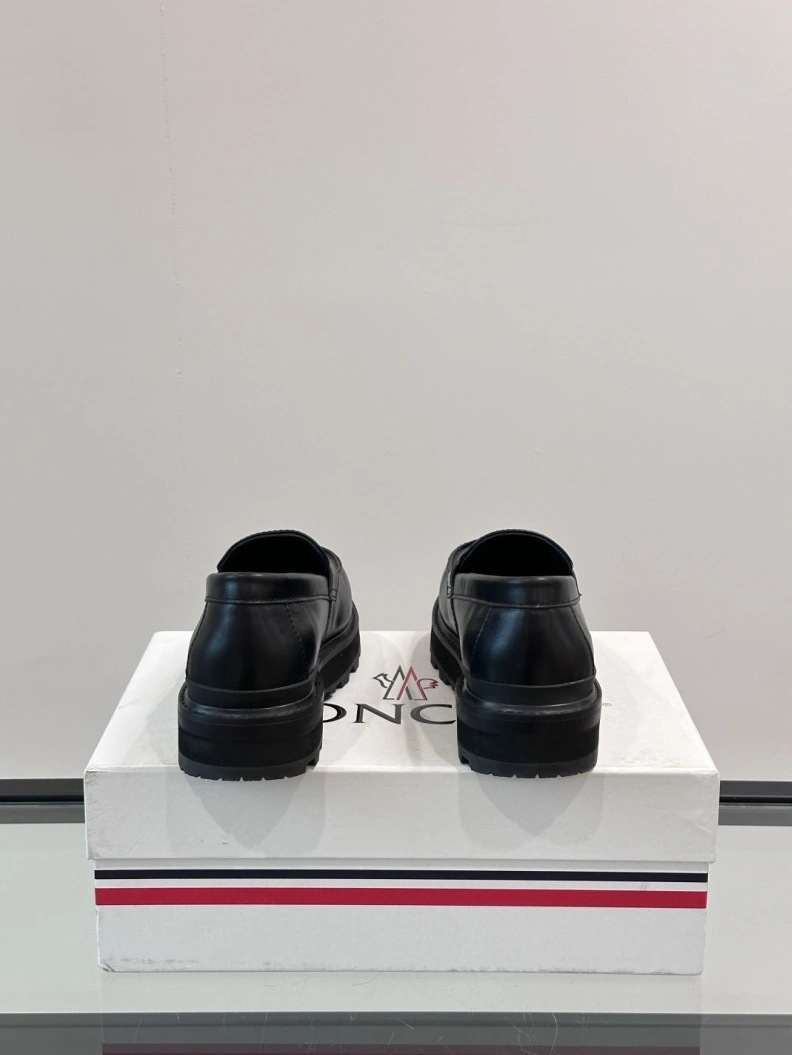 Versatile Mxnclxr Sneakers 197150