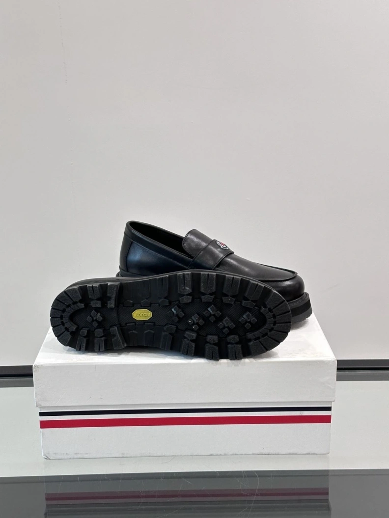 Versatile Mxnclxr Sneakers 197150