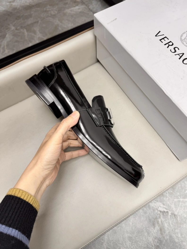 Flexible Gxvxnchy Leather Shoes 151997