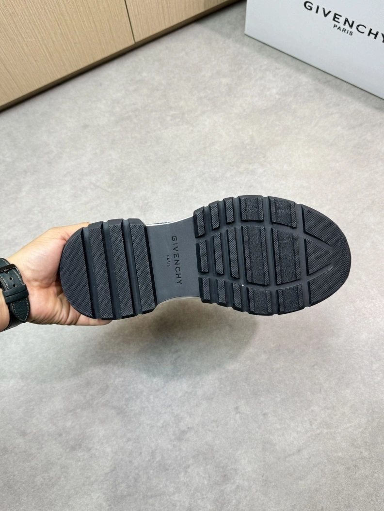 Elegant Gxvxnchy Sneakers 151814
