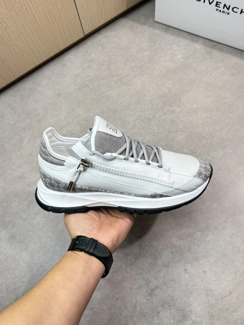Gxvxnchy Sneakers EyeCatching 151811