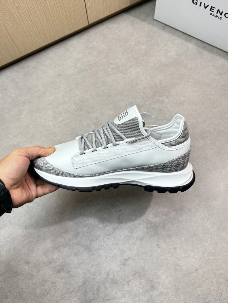 Gxvxnchy Sneakers EyeCatching 151811