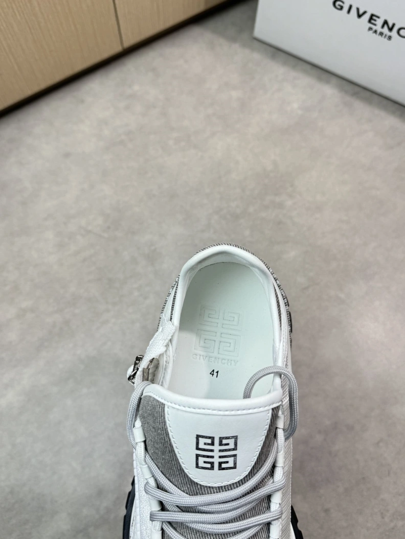 Gxvxnchy Sneakers EyeCatching 151811