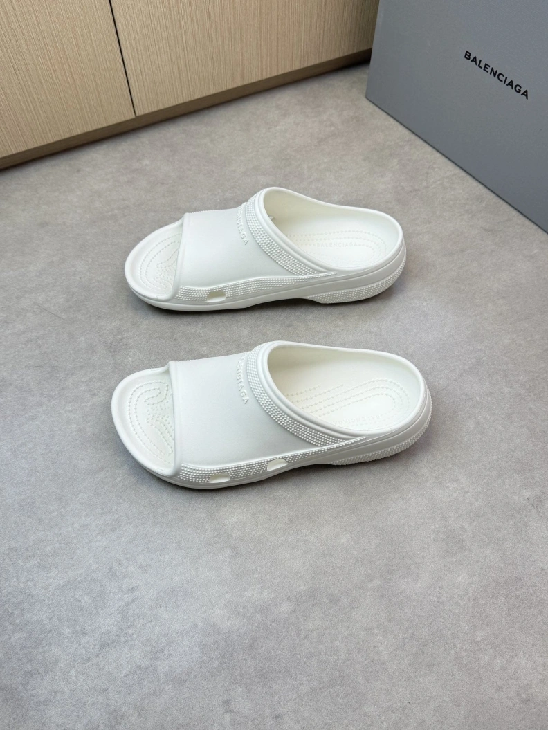 Bxlxnciaga Slippers Vibrant 109233