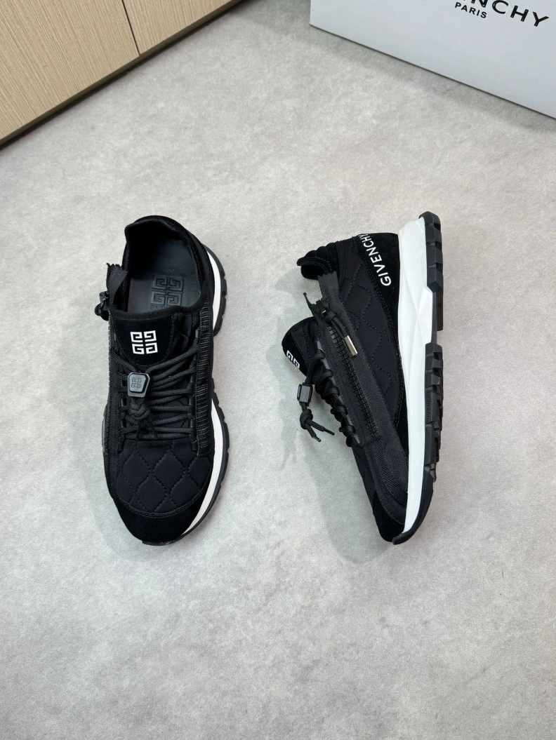 Modern Gxvxnchy Sneakers 151815