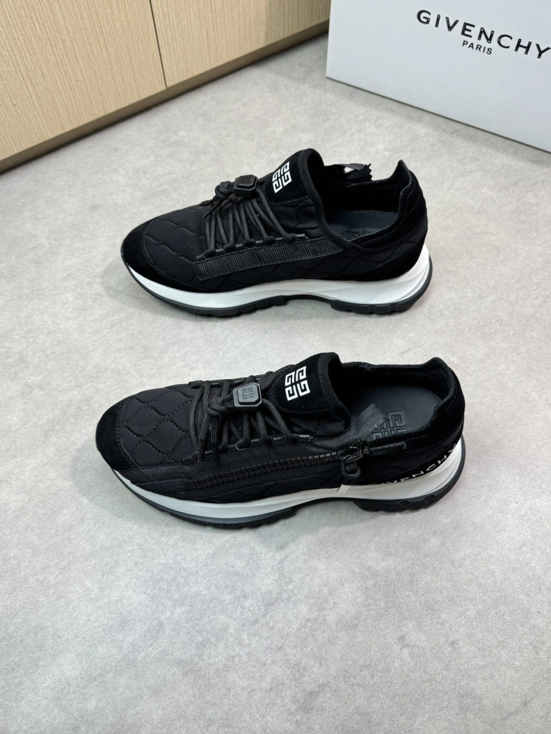 Modern Gxvxnchy Sneakers 151815