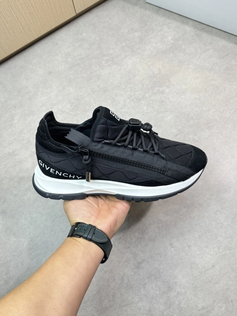 Modern Gxvxnchy Sneakers 151815