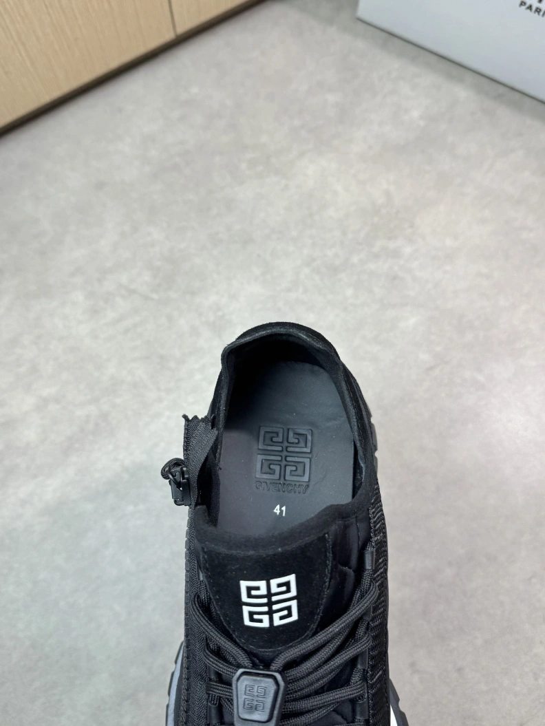 Modern Gxvxnchy Sneakers 151815