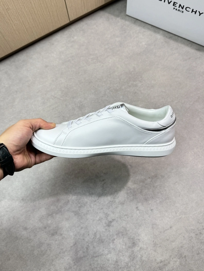 Popular Gxvxnchy Sneakers 151802