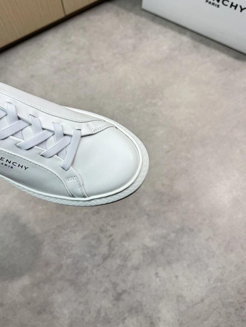 Popular Gxvxnchy Sneakers 151802