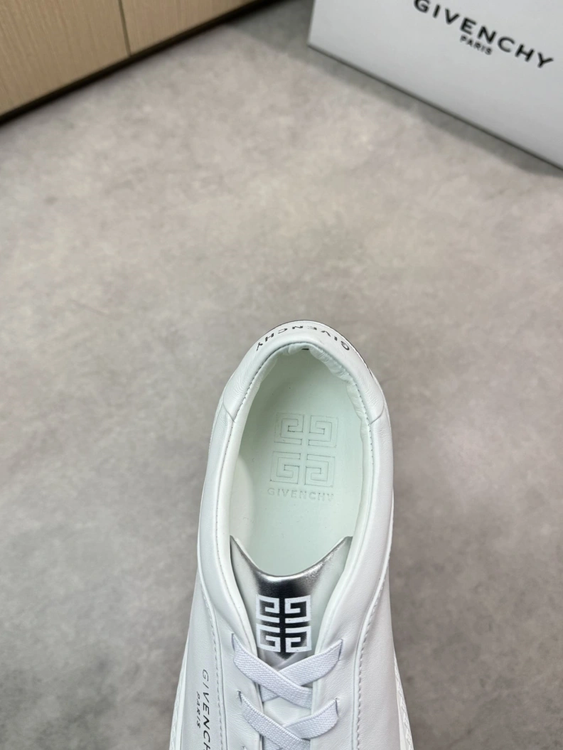 Popular Gxvxnchy Sneakers 151802