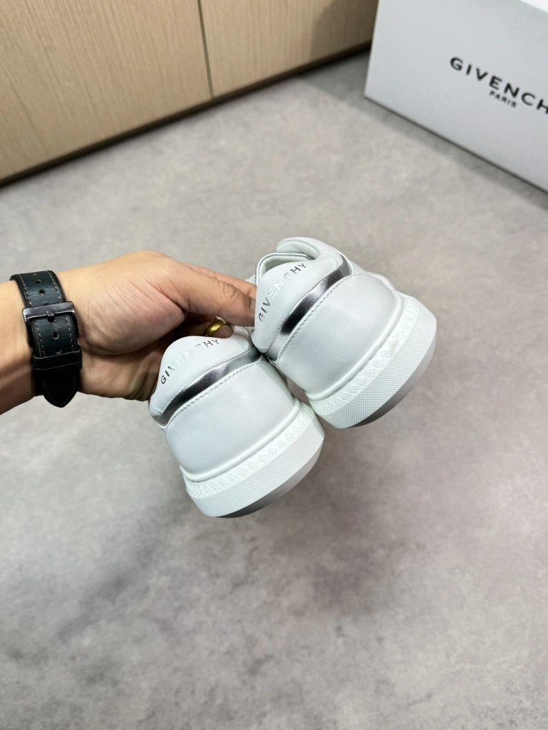 Popular Gxvxnchy Sneakers 151802