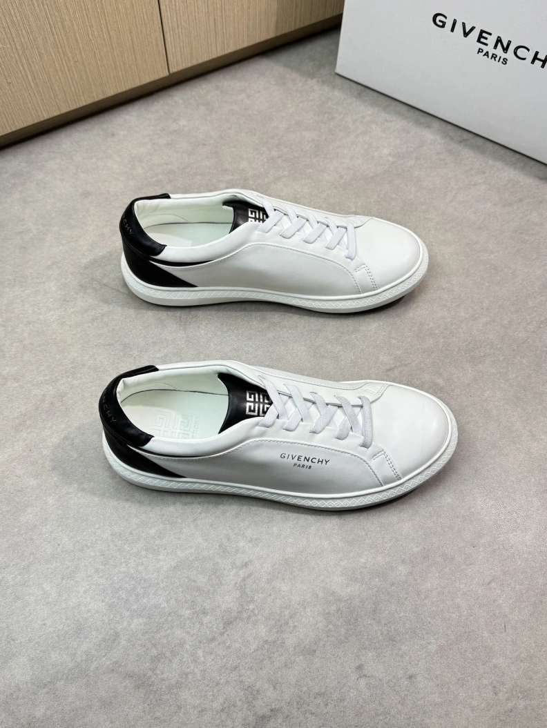 Timeless Gxvxnchy Sneakers 151803