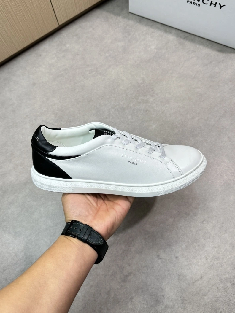 Timeless Gxvxnchy Sneakers 151803