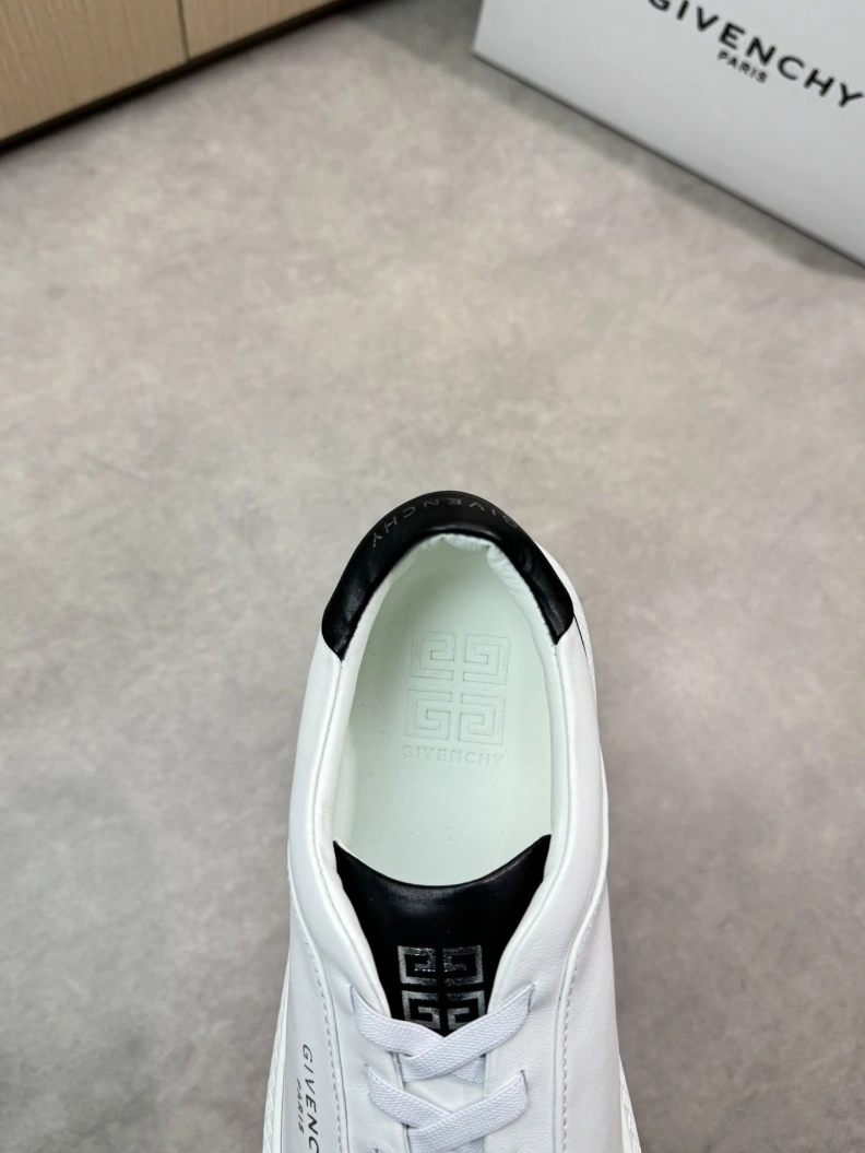 Timeless Gxvxnchy Sneakers 151803