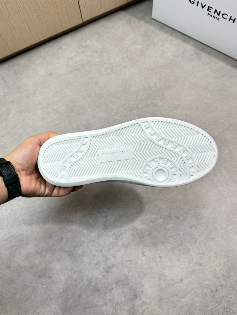 Timeless Gxvxnchy Sneakers 151803