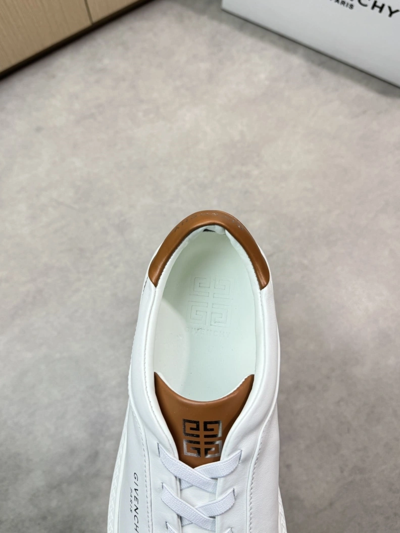 Durable Gxvxnchy Sneakers 151808