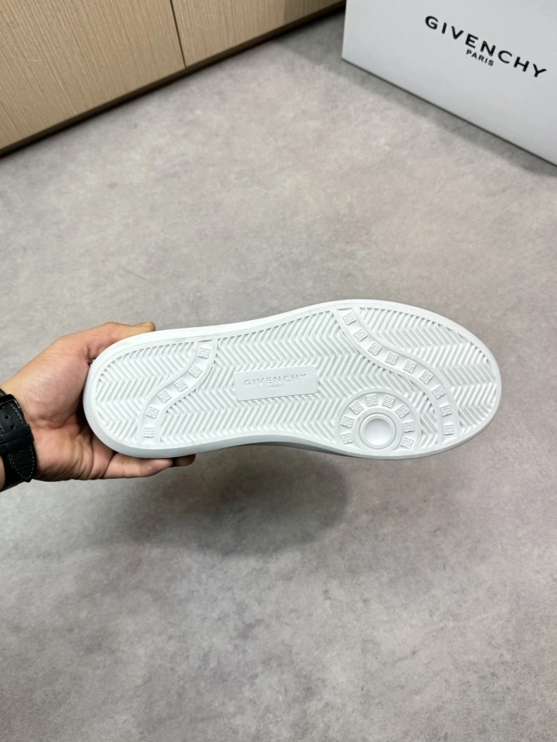 Durable Gxvxnchy Sneakers 151808