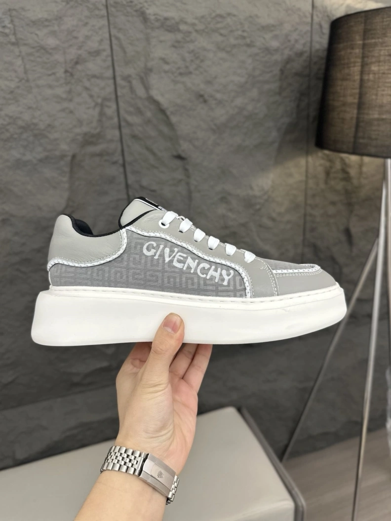 Durable Gxvxnchy Sneakers 151805