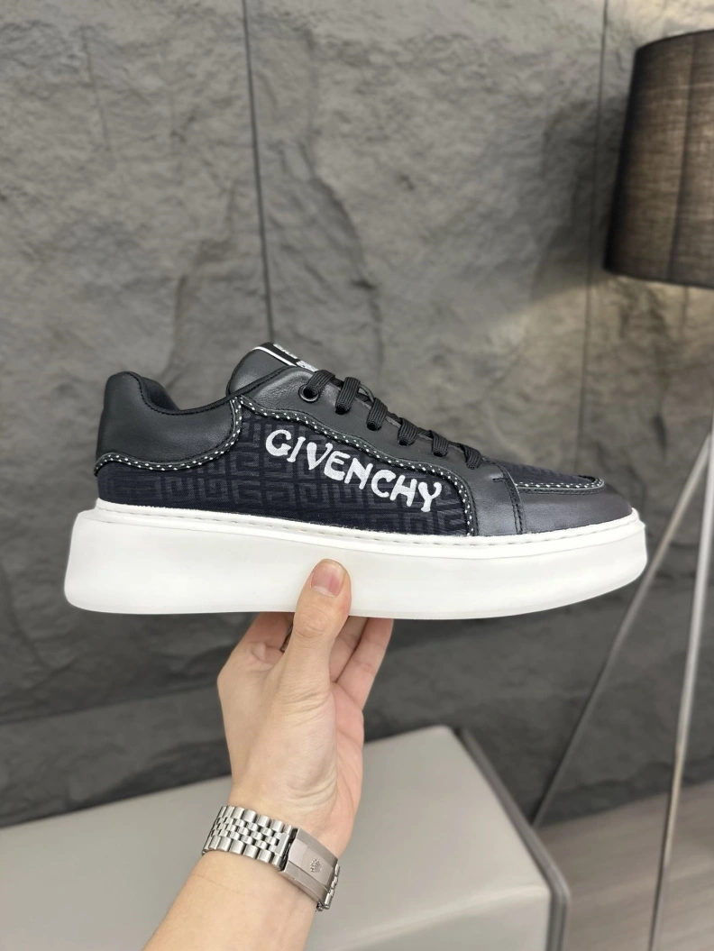 Timeless Gxvxnchy Sneakers 151800