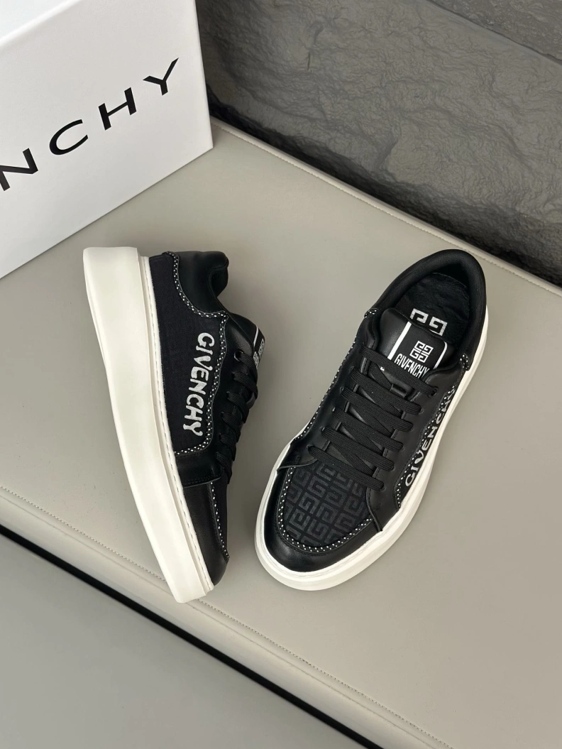 Timeless Gxvxnchy Sneakers 151800