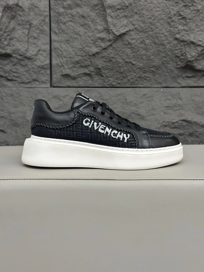 Timeless Gxvxnchy Sneakers 151800