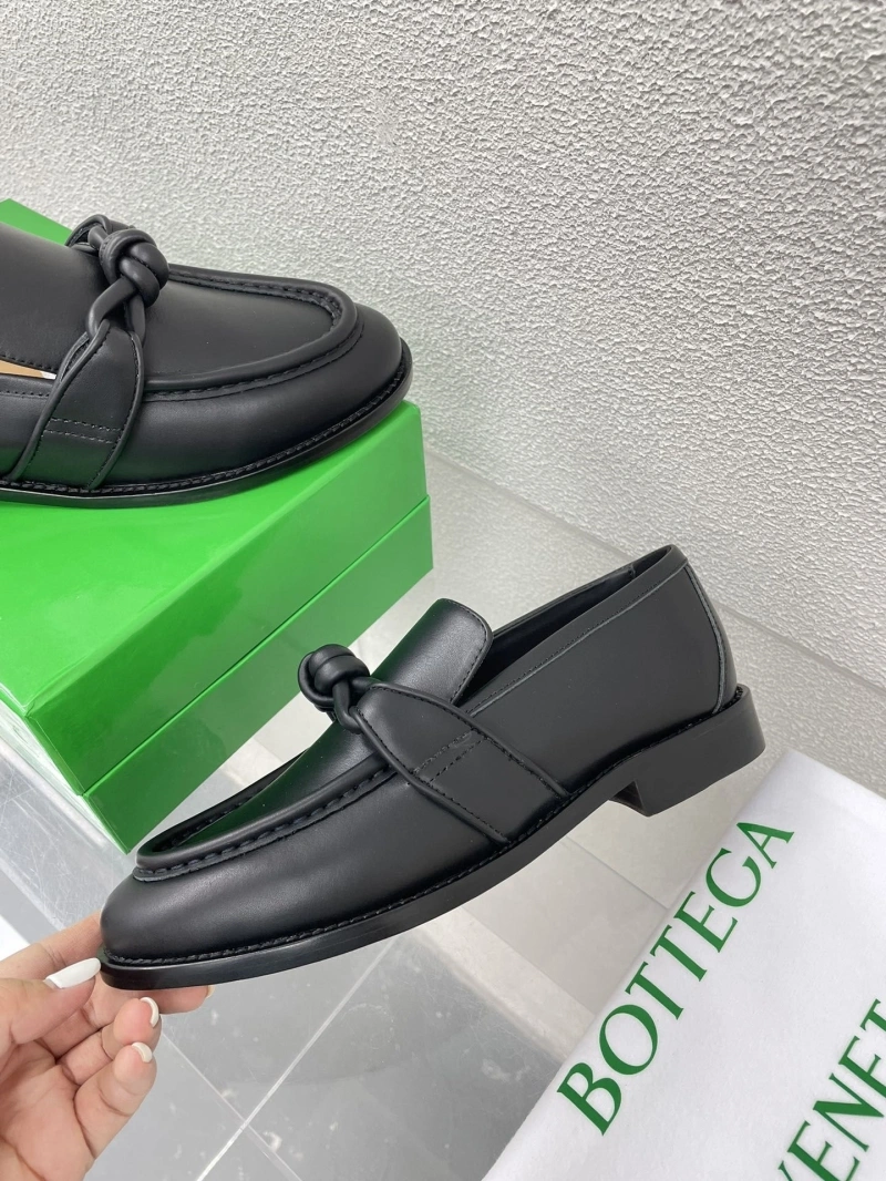 Classic Bxttxga Vxnxta Leather Shoes 112989