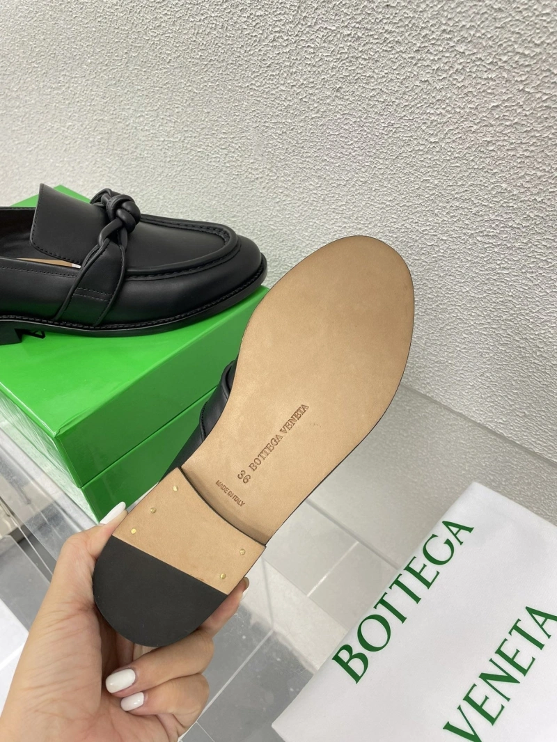 Classic Bxttxga Vxnxta Leather Shoes 112989