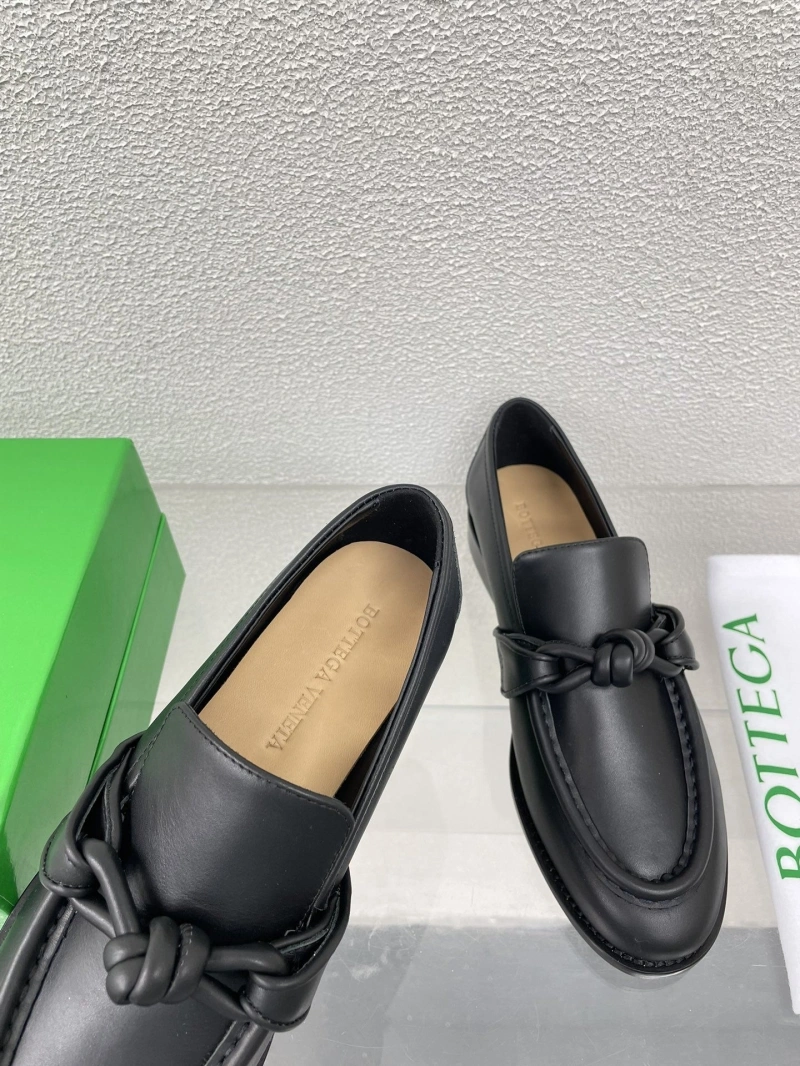 Classic Bxttxga Vxnxta Leather Shoes 112989