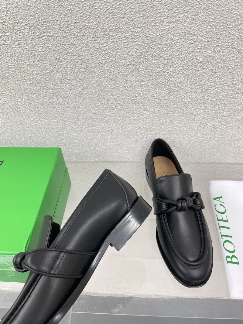 Classic Bxttxga Vxnxta Leather Shoes 112989