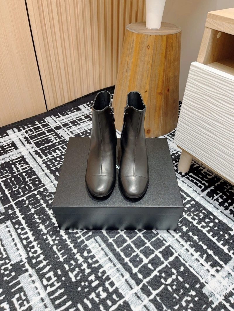 Minimalist Chxnxl Boots 125838