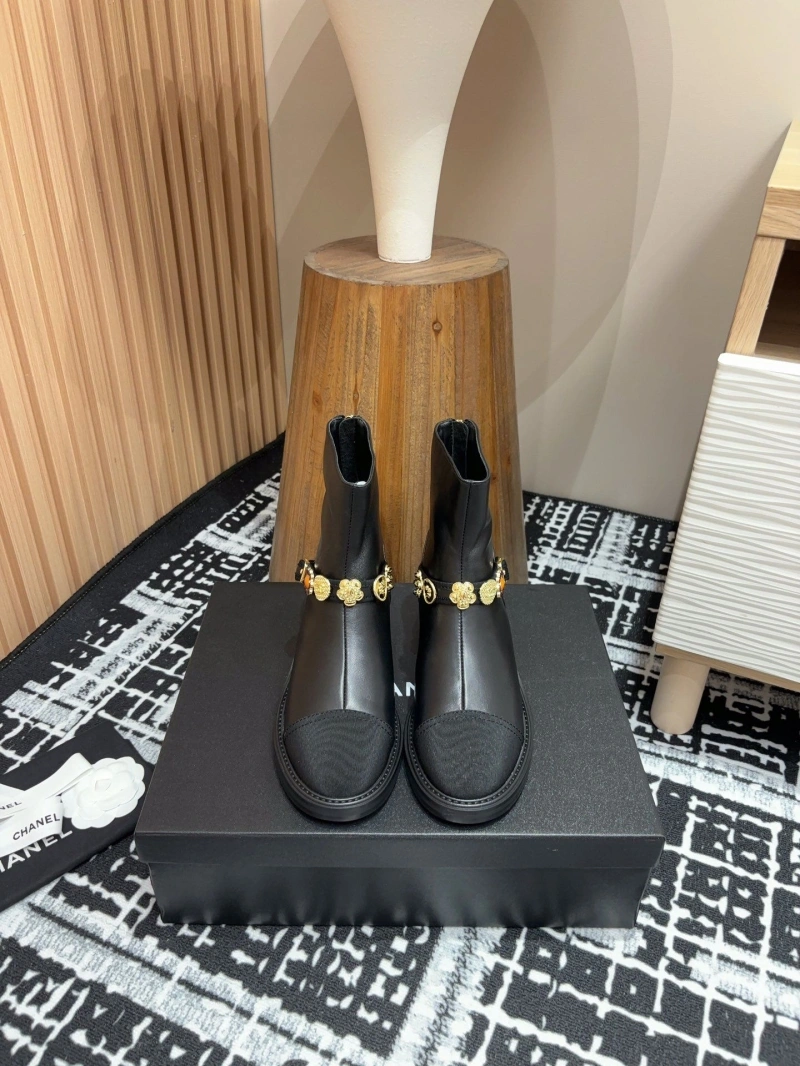 Cozy Chxnxl Boots 125803